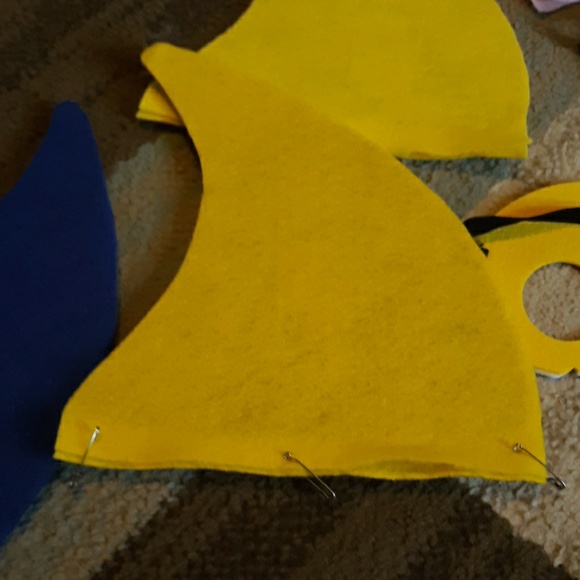 Baby Shark Masks and fins - Picture 3 of 6